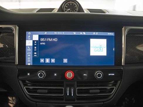 Certified 2025 Porsche Macan S image 22