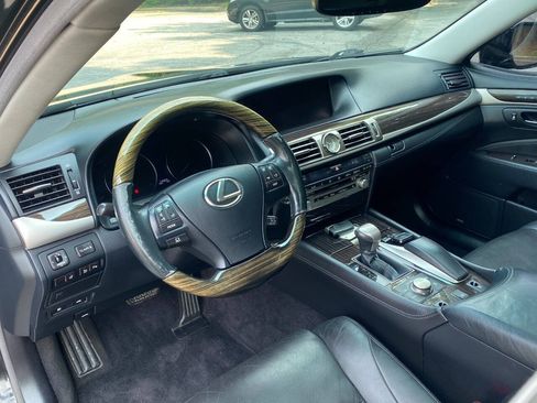 Used 2015 Lexus LS 460 w/ Comfort Package RWD image 14