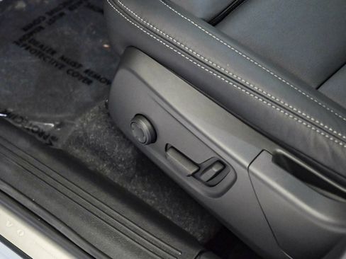 Certified 2025 Volvo XC40 B5 Plus w/ Climate Package image 23