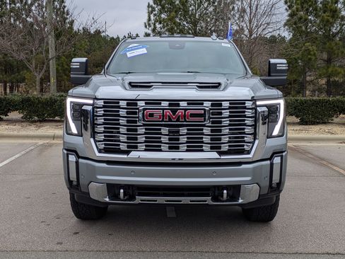 Used 2026 GMC Sierra 2500 Denali w/ Denali Reserve Package image 9