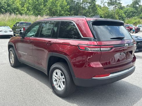 Used 2025 Jeep Grand Cherokee Laredo RWD image 7