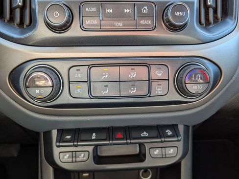 Used 2017 Chevrolet Colorado Z71 AWD/4WD image 23