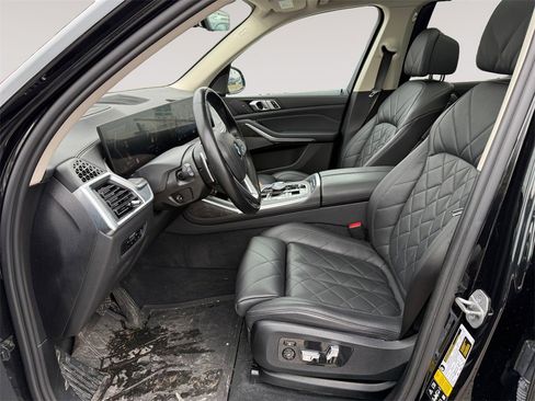 Certified 2023 BMW X7 xDrive40i w/ Premium Package image 2
