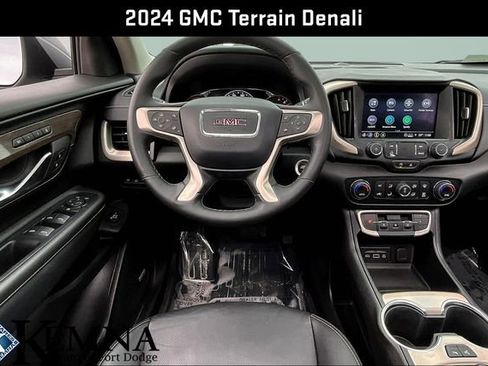 Used 2024 GMC Terrain Denali w/ Denali Premium Package image 10