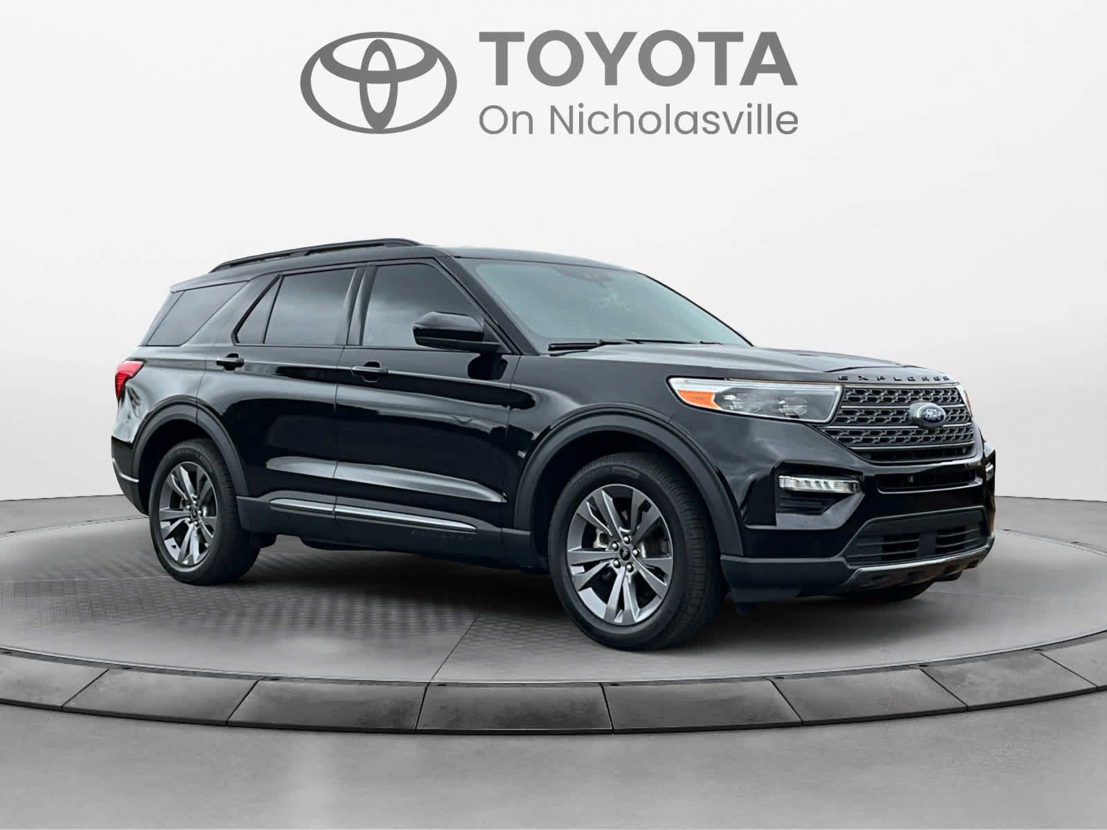 Used 2022 Ford Explorer XLT w/ Equipment Group 202A AWD/4WD image 7