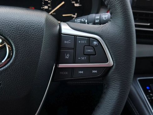 Certified 2026 Toyota Sienna XLE FWD image 22