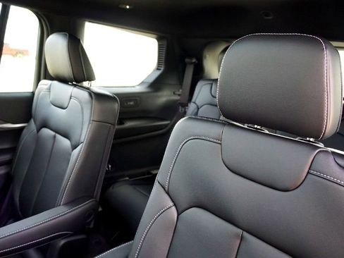 New 2025 Jeep Grand Cherokee L Limited image 30