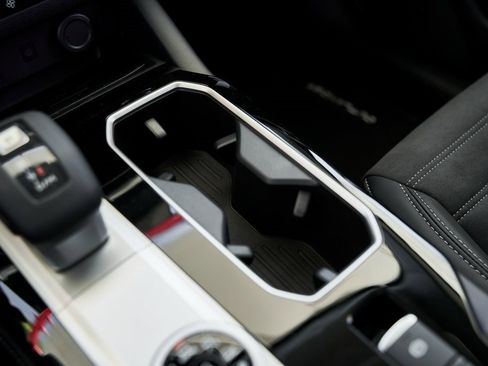 New 2025 Mitsubishi Outlander SE image 47