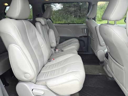 Used 2012 Toyota Sienna XLE w/ Entertainment Pkg FWD image 15