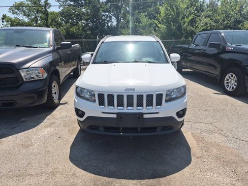 Used 2017 Jeep Compass Latitude AWD/4WD image 3
