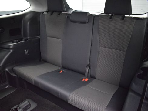 Used 2024 Toyota Highlander LE AWD/4WD image 14