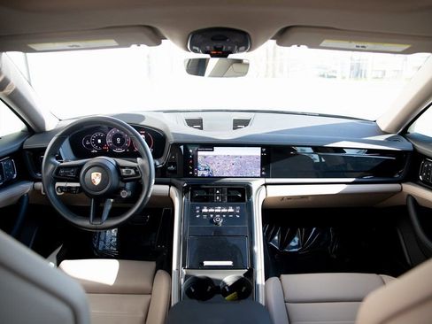 Certified 2025 Porsche Panamera image 20