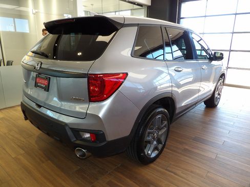 Used 2023 Honda Passport EX-L image 6