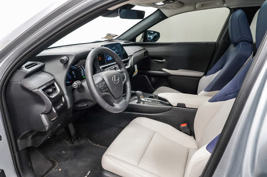 Used 2025 Lexus UX 300h FWD w/ Accessory Package (Z1) image 17