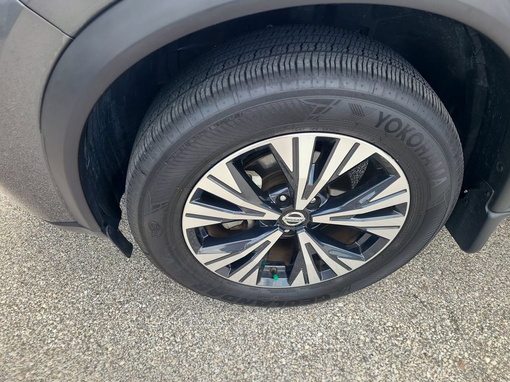 Certified 2021 Nissan Rogue SV FWD image 8