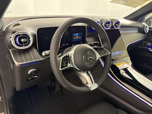 Used 2026 Mercedes-Benz GLC 300 4MATIC image 4