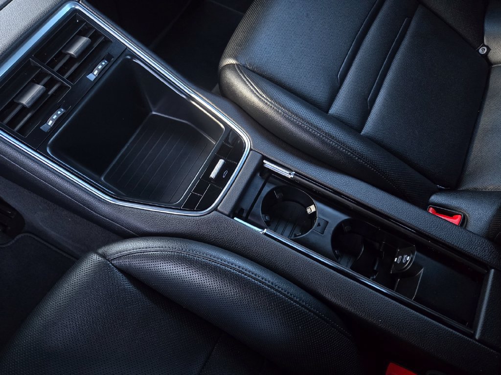 Used 2022 Porsche Panamera Platinum Edition RWD image 19