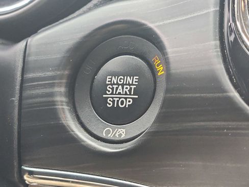 Used 2019 Jeep Grand Cherokee Limited image 23