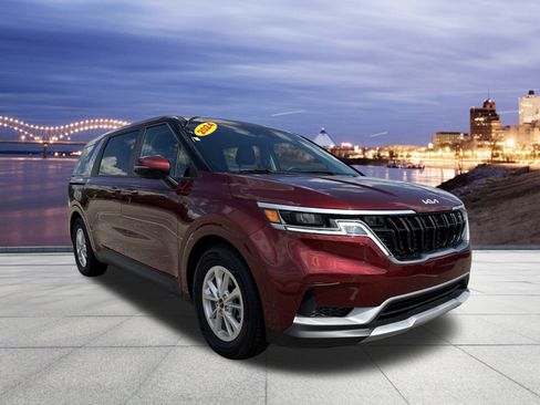 Certified 2024 Kia Carnival LX image 4