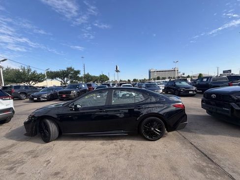 Used 2025 Toyota Camry SE w/ Multimedia Upgrade Package image 8