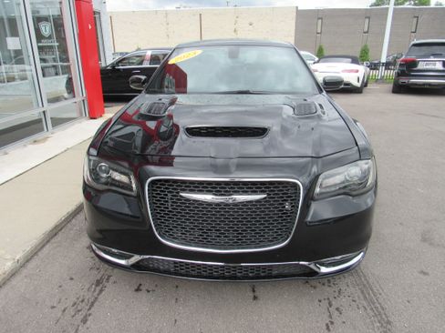 Used 2023 Chrysler 300 S RWD image 3