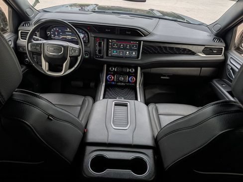 Used 2022 GMC Yukon Denali AWD/4WD image 16