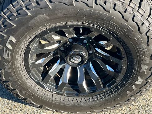 Used 2022 Toyota Tacoma TRD Off-Road image 17