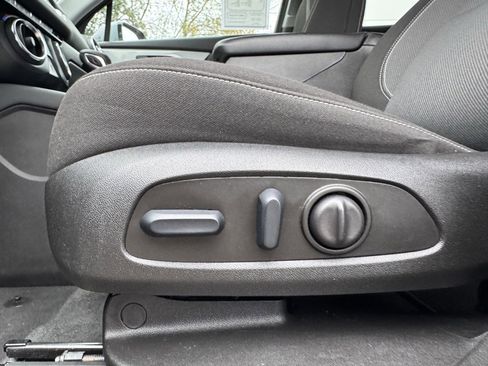 Used 2025 Chevrolet Blazer LT image 8