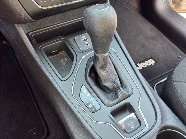 Used 2019 Jeep Cherokee Latitude w/ Popular Appearance Group FWD image 22
