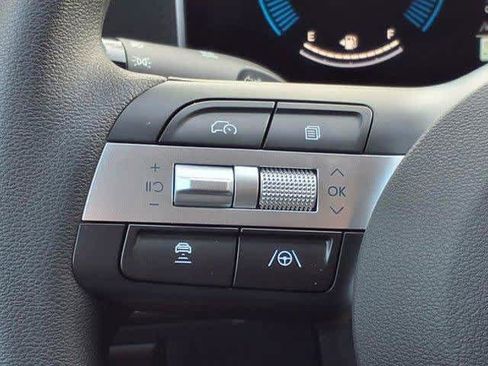 Certified 2025 Hyundai Tucson SE image 18