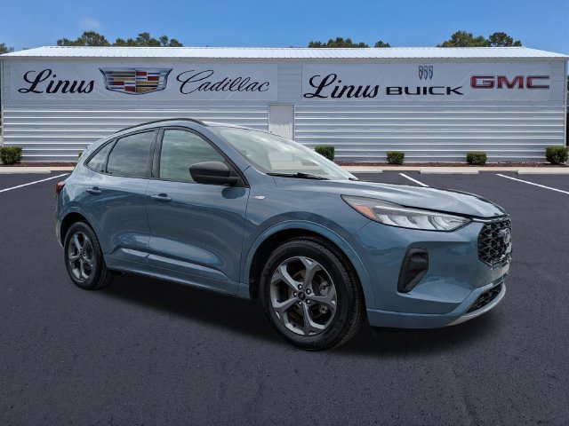 Used 2023 Ford Escape ST-Line w/ Tech Pack #1 FWD image 2