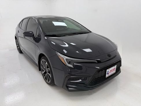 Used 2025 Toyota Corolla SE FWD image 2