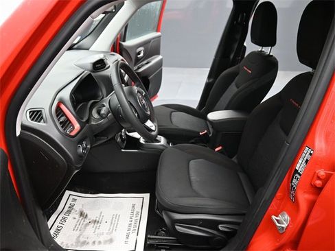 Used 2023 Jeep Renegade Trailhawk image 12