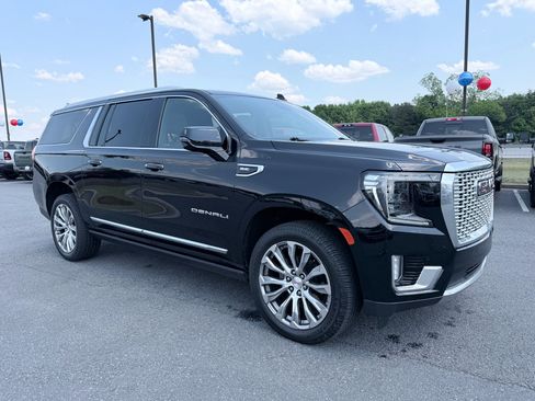 Used 2023 GMC Yukon XL Denali AWD/4WD image 2