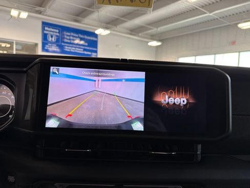 Used 2026 Jeep Gladiator Mojave AWD/4WD image 14