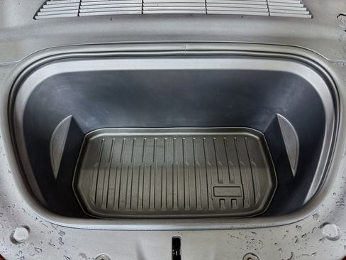 Used 2024 Tesla Model Y Long Range AWD/4WD image 32