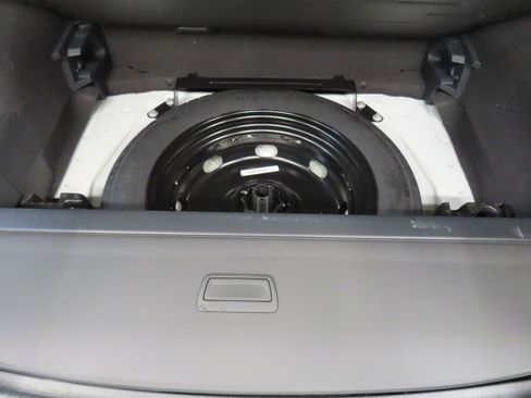 Used 2023 Volkswagen Tiguan SE R-Line image 39