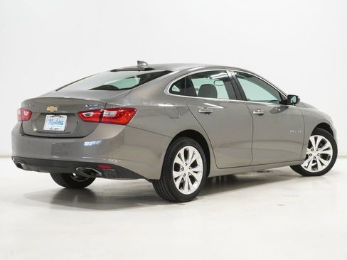 Used 2018 Chevrolet Malibu Premier w/ Driver Confidence Package image 8