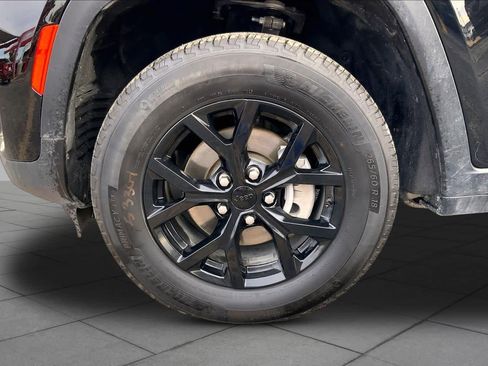 Used 2025 Jeep Grand Cherokee Altitude AWD/4WD image 11