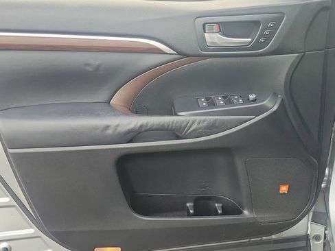 Used 2015 Toyota Highlander Limited Platinum image 13