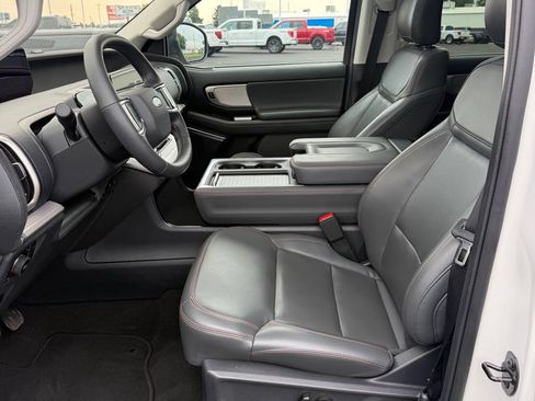 Used 2025 Ford Expedition Active AWD/4WD image 10