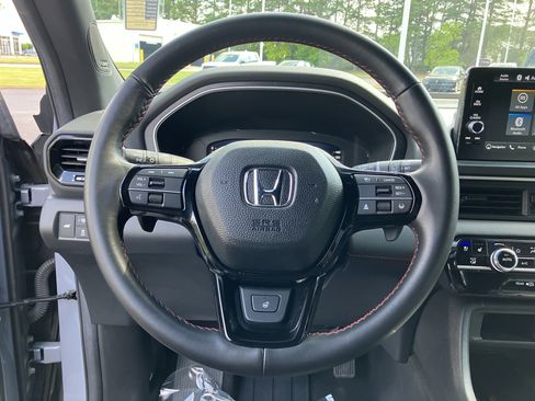Certified 2025 Honda Pilot Black Edition image 20