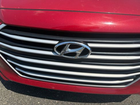 Used 2018 Hyundai Elantra Value Edition FWD image 28
