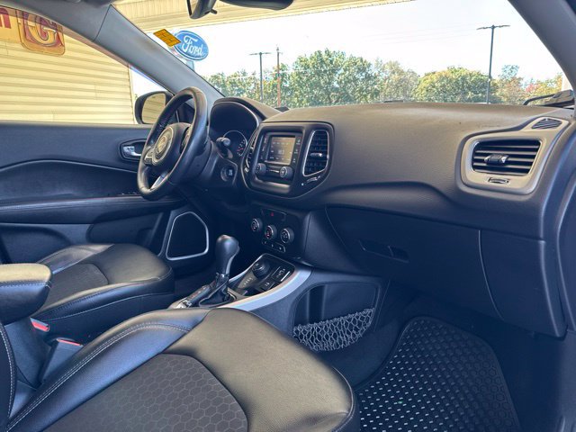 Used 2018 Jeep Compass Latitude w/ Cold Weather Group AWD/4WD image 22