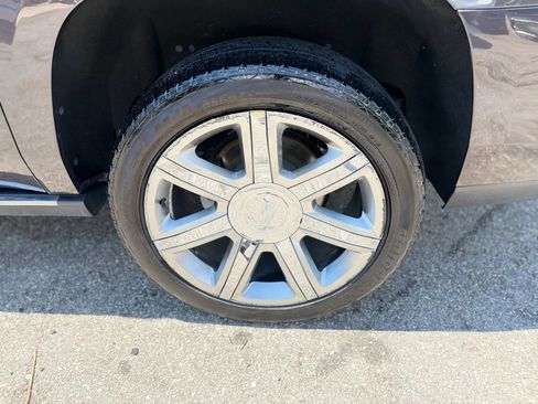 Used 2018 Cadillac Escalade ESV Platinum AWD/4WD image 4