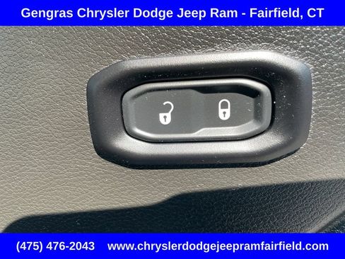 Certified 2025 Jeep Gladiator Mojave w/ Safety Group AWD/4WD image 18