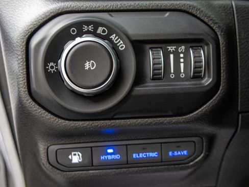 Used 2021 Jeep Wrangler Unlimited Sahara AWD/4WD image 36