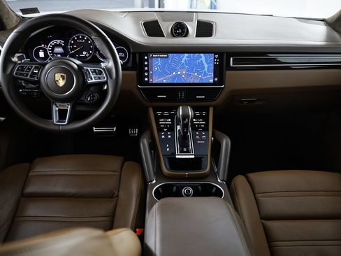 Certified 2023 Porsche Cayenne Turbo S AWD/4WD image 29