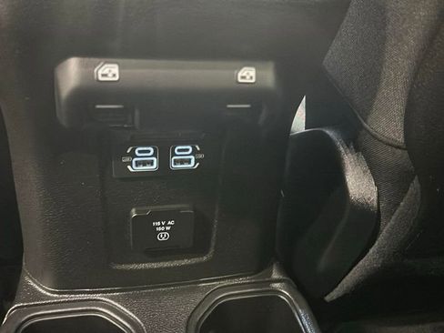 Used 2024 Jeep Wrangler Unlimited Rubicon image 25