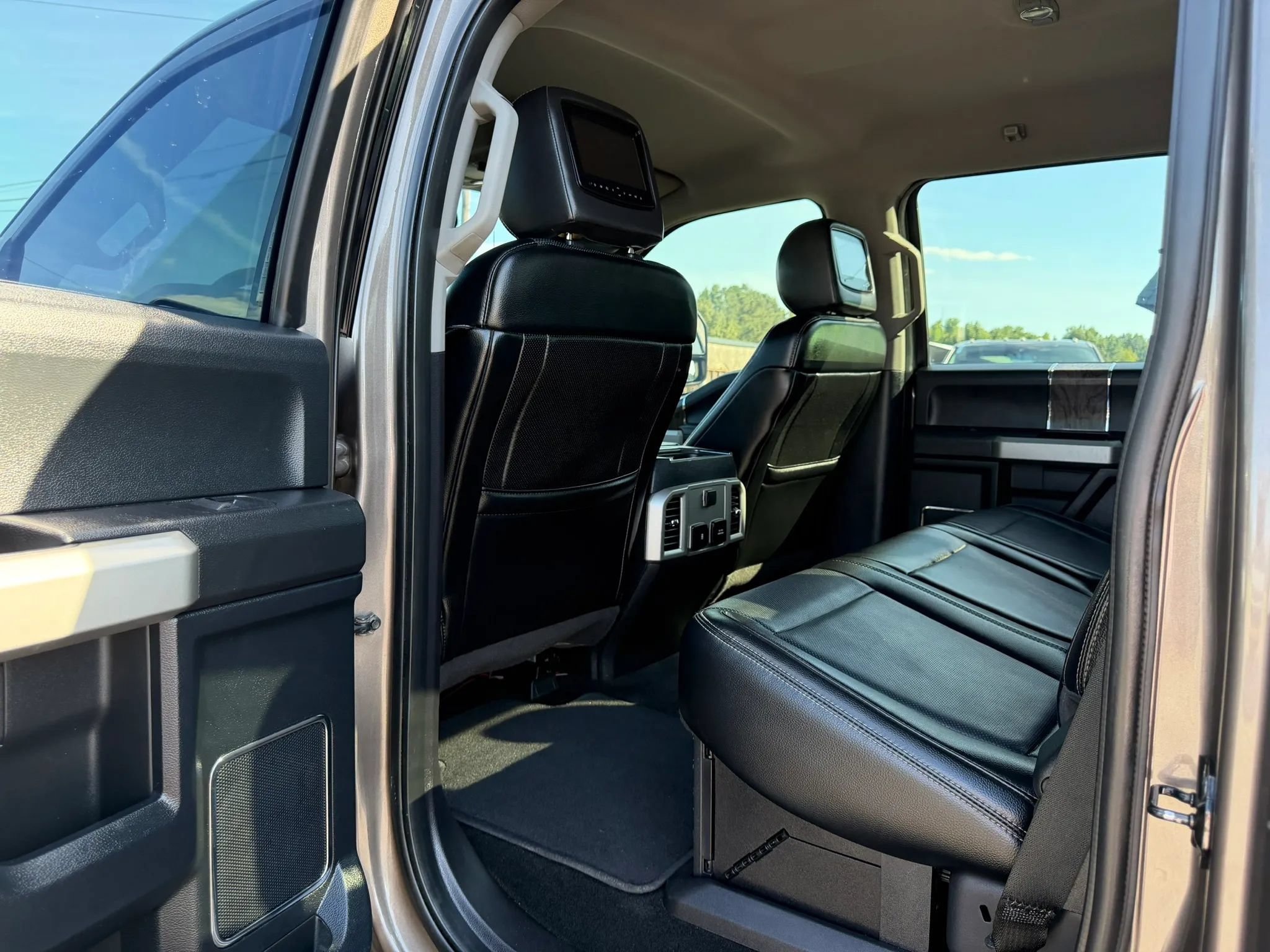 Used 2018 Ford F250 Lariat w/ Chrome Package AWD/4WD image 19